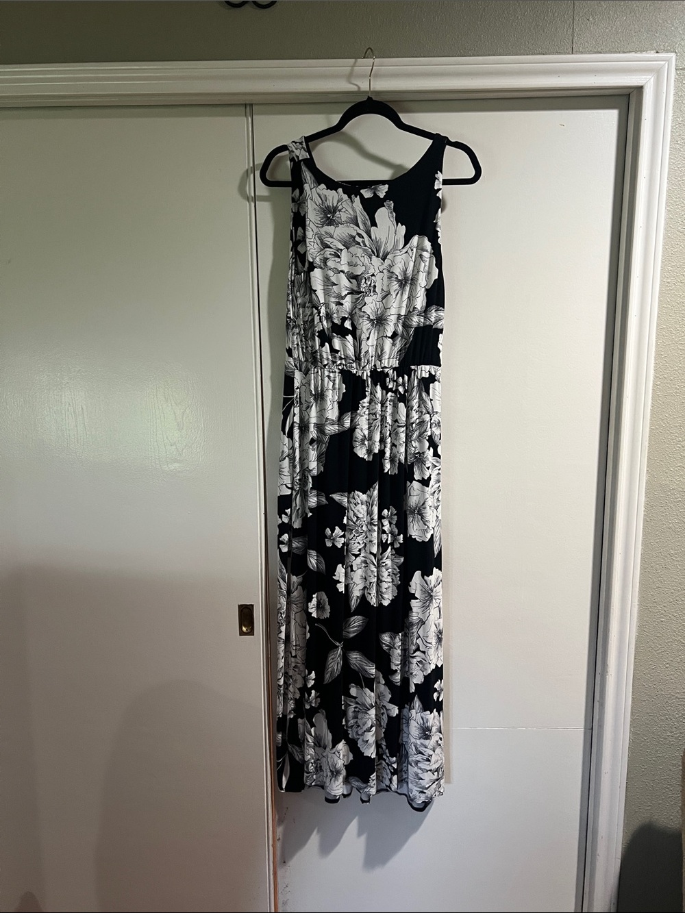 Adrienne Vittadini Black & White Floral Maxi Dress with Tie Waist - Picture 3 of 3